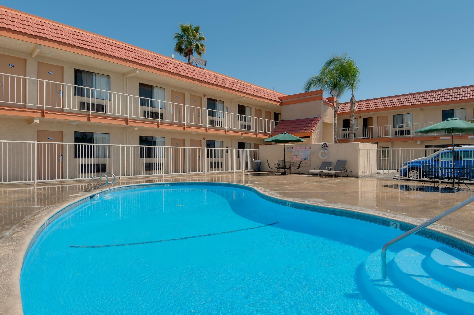 Vagabond Inn Bakersfield North Экстерьер фото