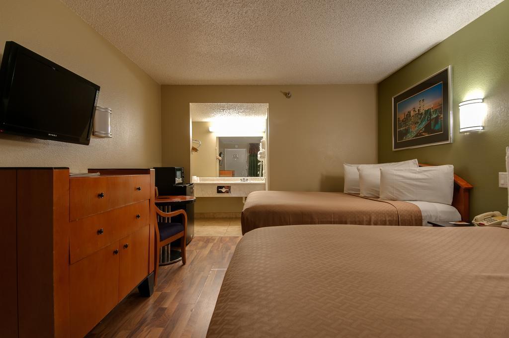 Vagabond Inn Bakersfield North Экстерьер фото