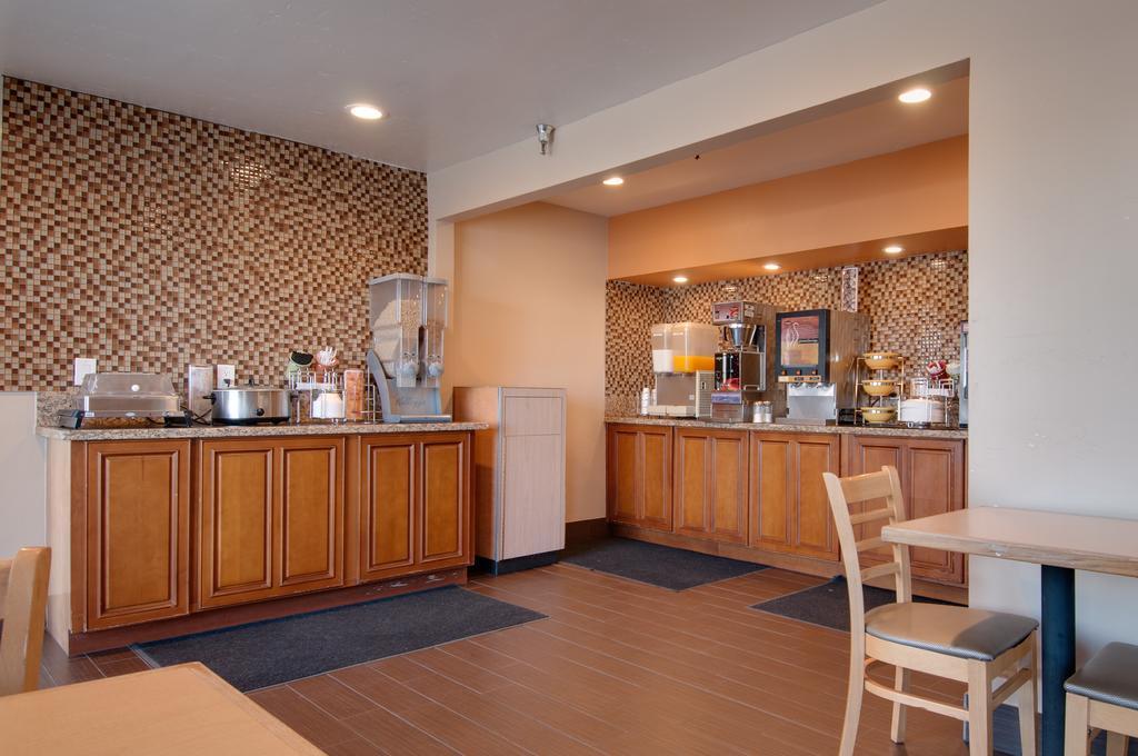 Vagabond Inn Bakersfield North Экстерьер фото